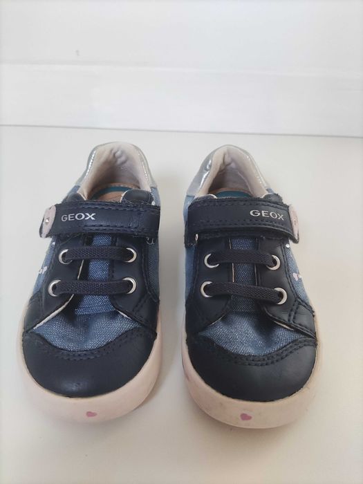 Sapatilhas e sapatos criança