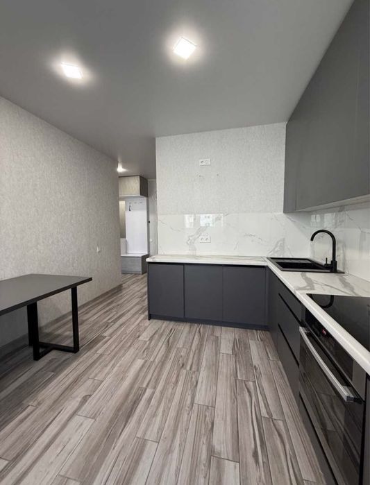 Продам 2 км/ ЖК Миру 3/57м/ З ремонтом/