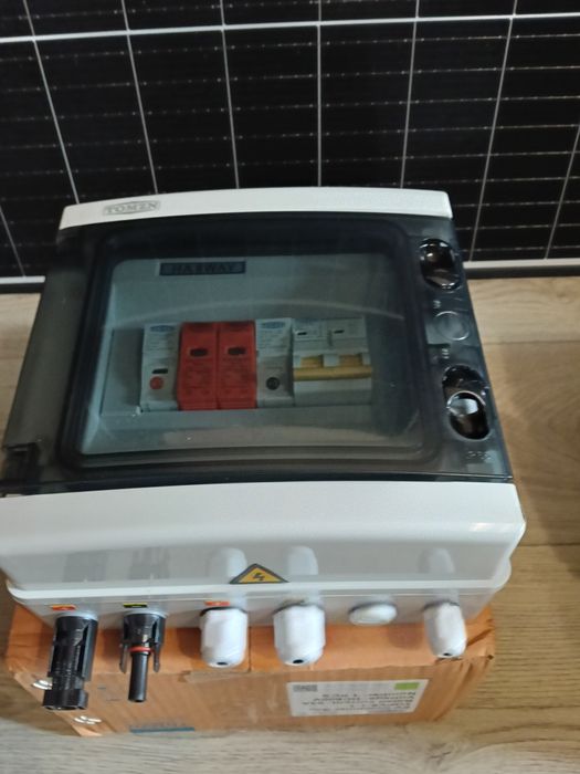 Щиток захисту сонячних панелей TOWZN та інвертора від блискавки.