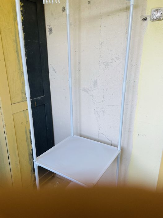 Wieszak na ubrania stojacy solidne tworzywo sztuczne