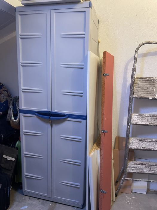 Prateleira de fixar para quarto de menina
