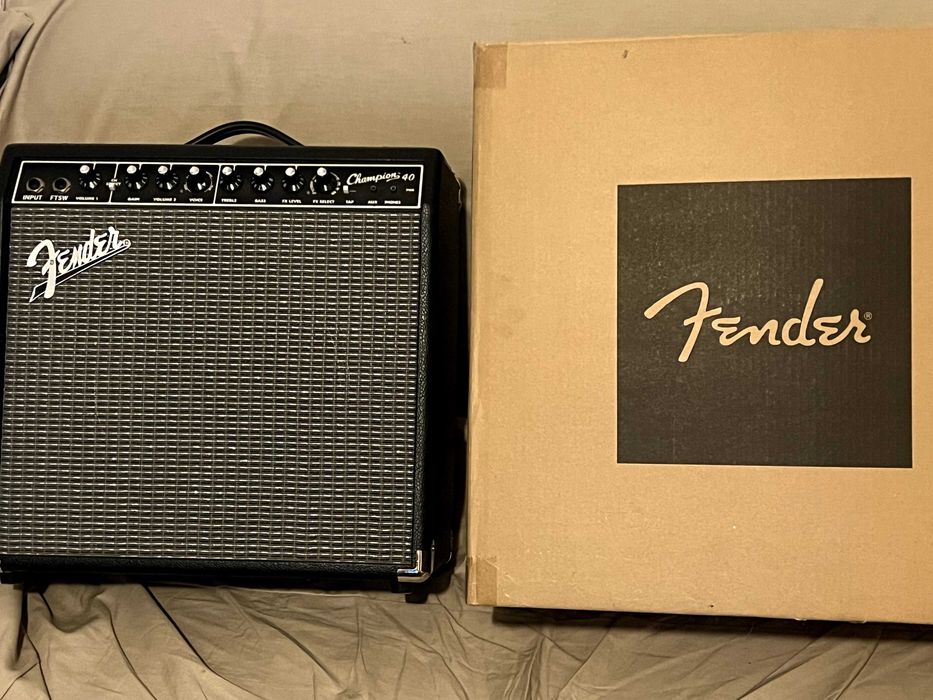 Fender Champion 40W + pedal Footswitch Fender