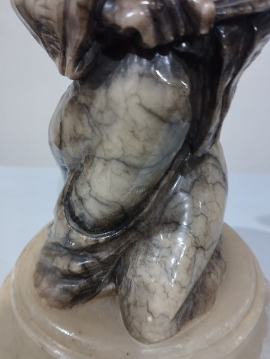 Escultura de Gueixa em pedra semi/Preciosa