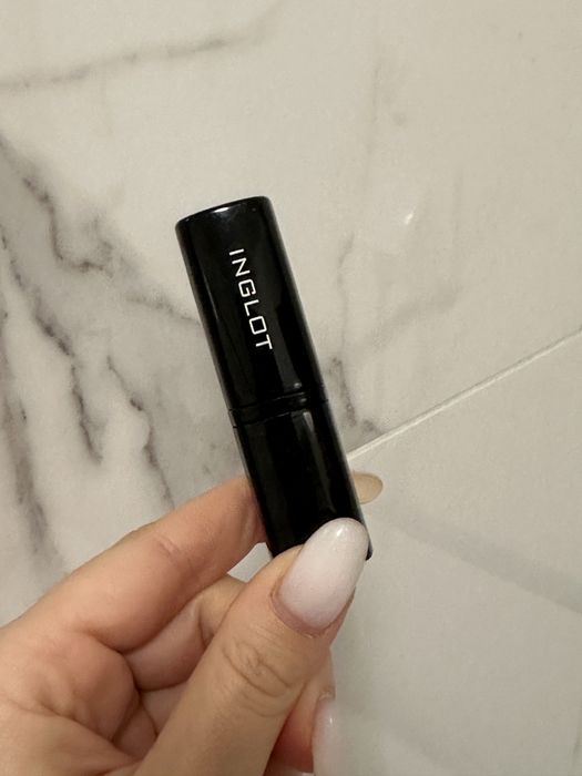 Pomadka do ust matowa inglot 425