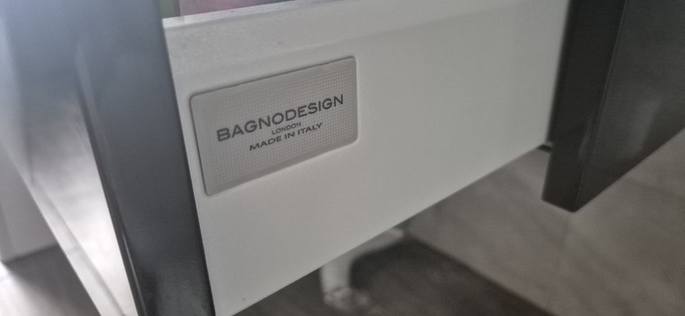 Czarna szafka z umywalką BAGNODESIGN LONDON