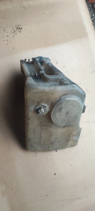Depósito / vaso água limpa vidros frente Mercedes Classe C (202)
