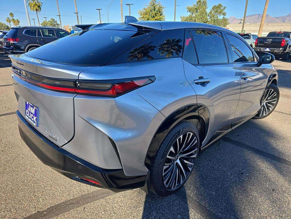 Lexus RZ 450e Luxury 2023 — перший електричний Lexus нового покоління