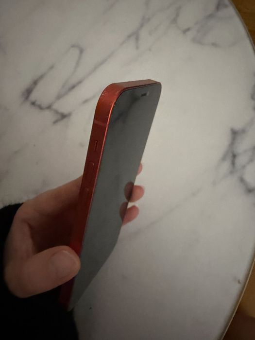 iphone 12 czerwony