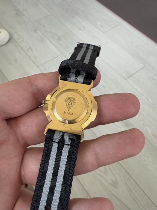 Оригінальний позолоченний годинник Gucci quartz