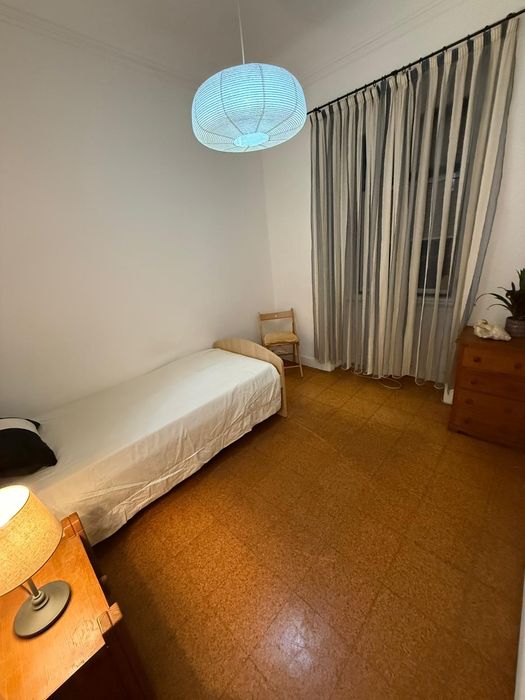 QUARTO INDIVIDUAL Com METRO e autocarro à Porta