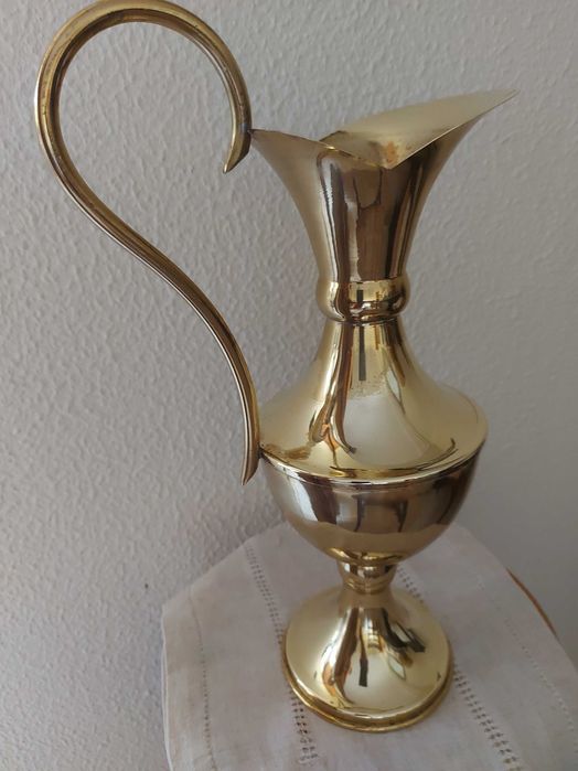 JARRO VINTAGE EM LATÃO