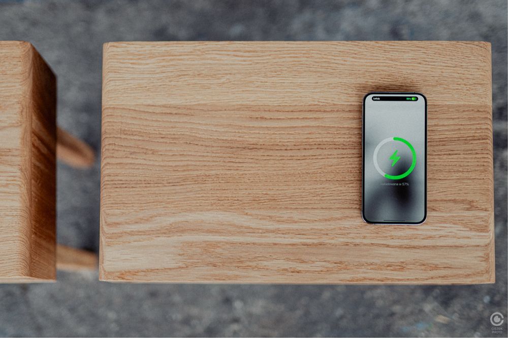 Szafki nocne - lity dąb - wbudowana ładowarka indukcyjna - NOAK
