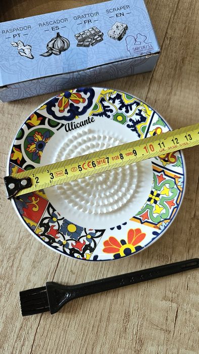Ceramiczny talerzyk z ostrymi ząbkami do czosnku imbiru pomidora nowy z Alicante