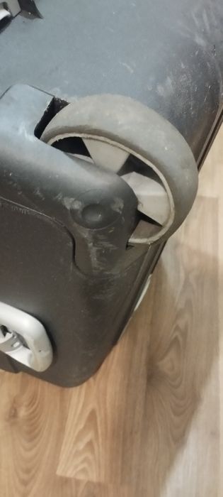 Чемодан пластиковый средний Samsonite