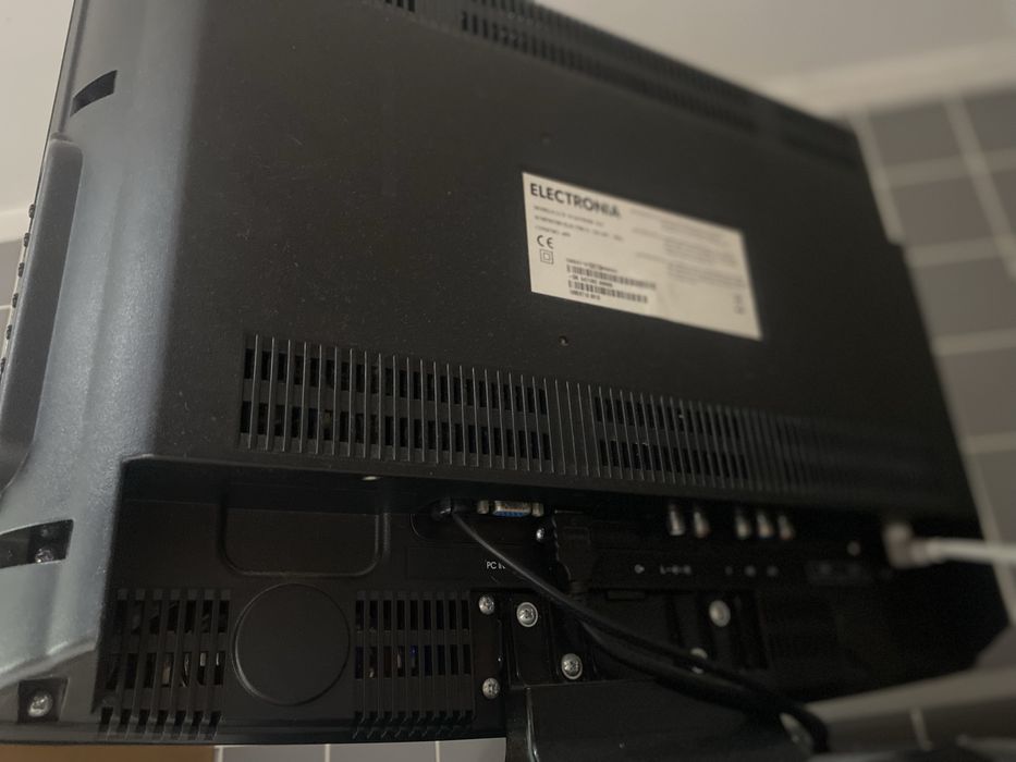 Televisão / Monitor LCD Electronia 19" (HDMI / TDT) – Excelente Estado