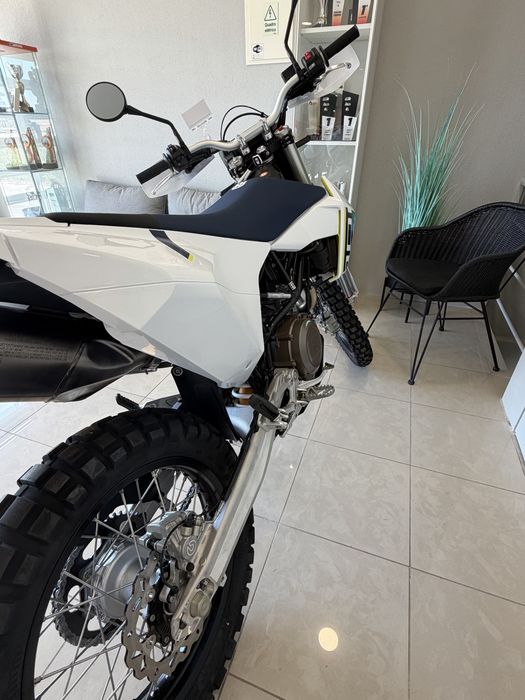 Husqvarna 701 zero km - para entrega imediata