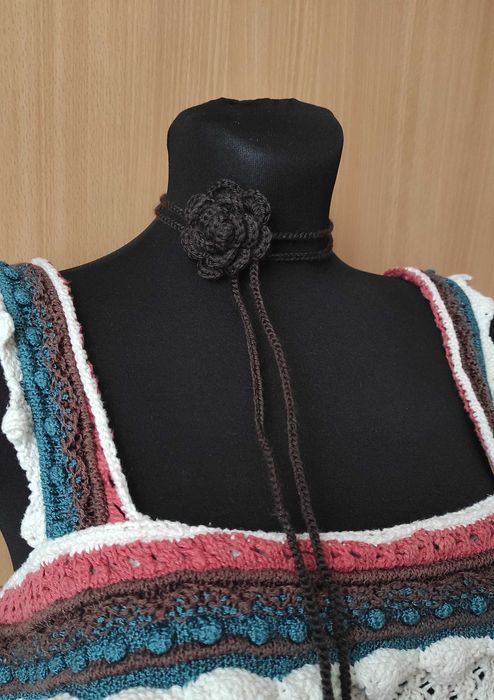 Brązowy naszyjnik róża