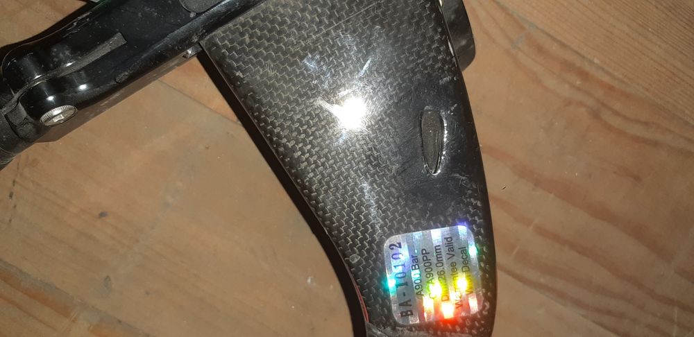 Guiador contra Relógio OVAL
