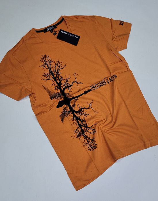 Мужские футболки Trussardi.