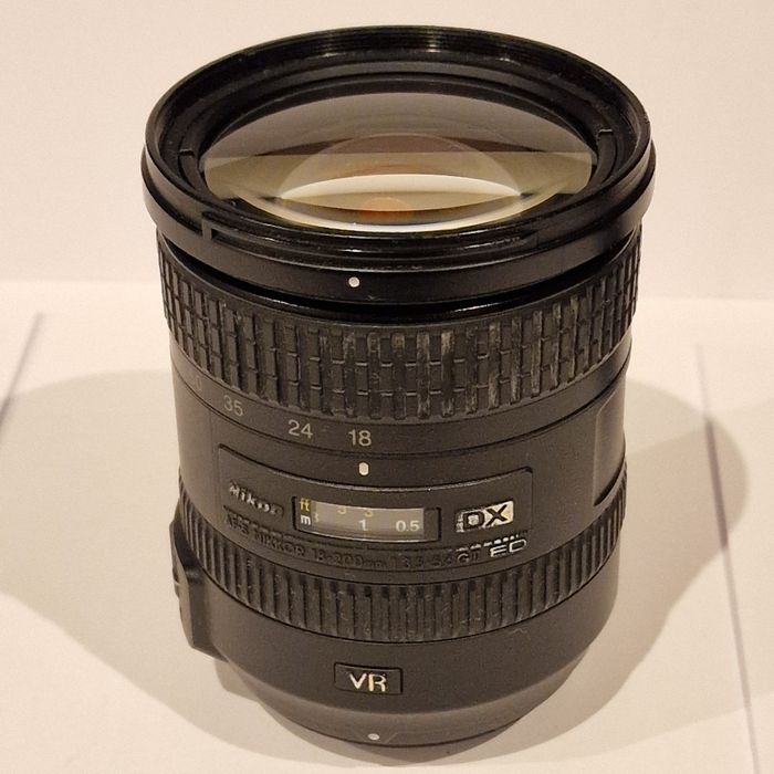 Objetiva Nikon 18-200 f/3.5-5.6 VR