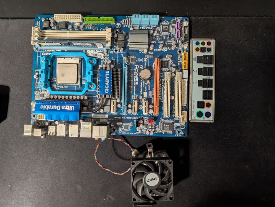 Zestaw AM3: Gigabyte GA-MA790XT-UD4P + Phenom II X3 710 + 2GB DDR3