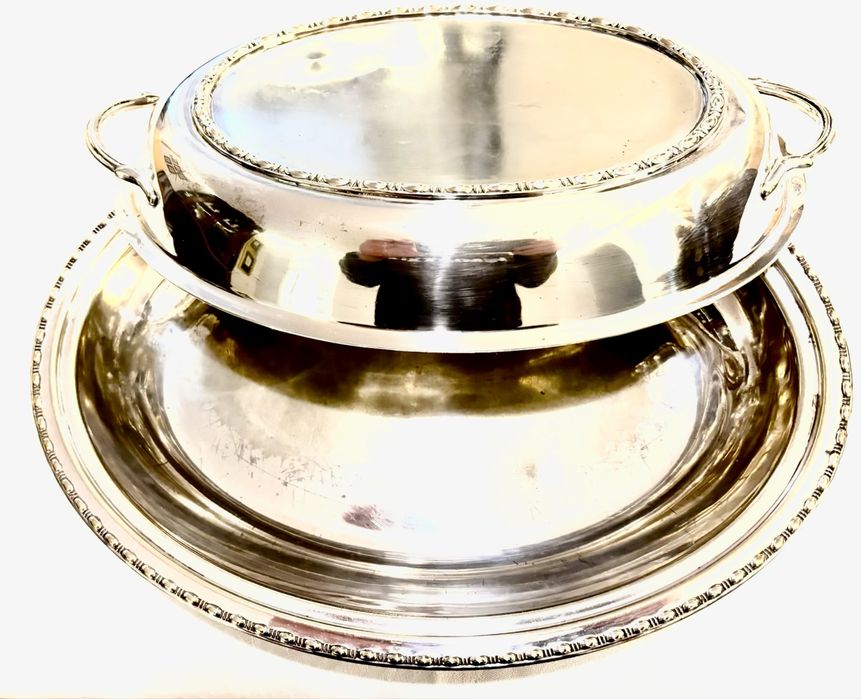 Prato coberto em casquinha de prata inglesa