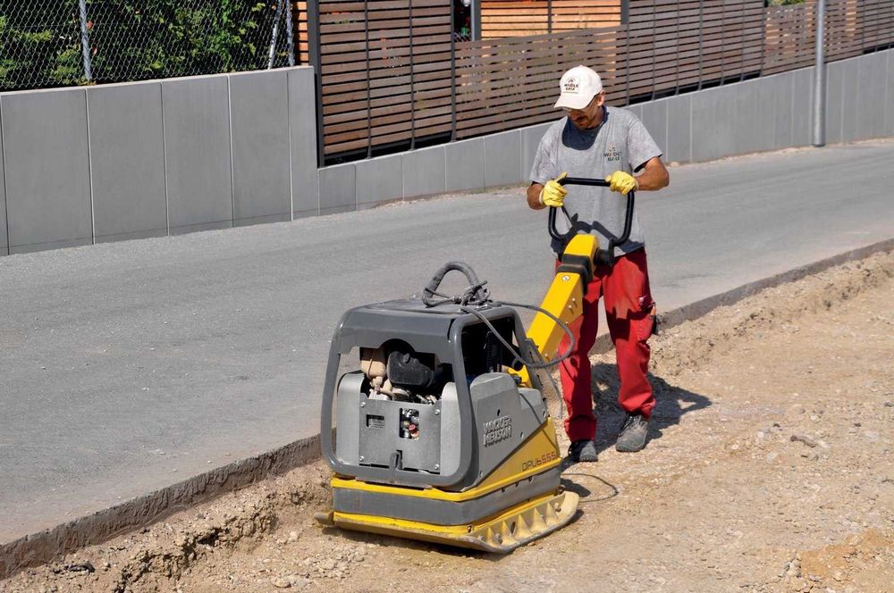 Budowa dróg dojazdowych parkingów utwardzanie nawierzchni terenu MŁOT