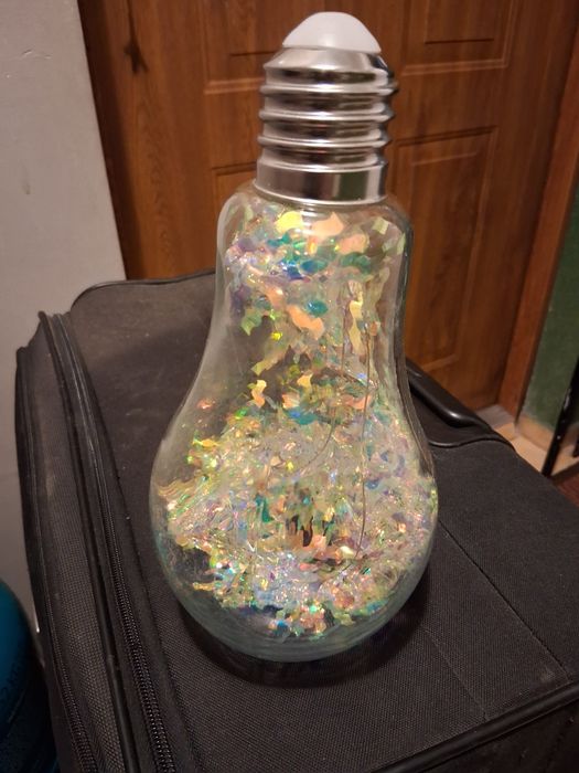 Lampka w ksztalcie żarówki