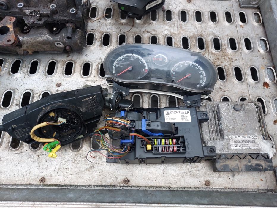Sterownik komputer silnika zestaw startowy Opel Corsa D 1,3 CDTI 55571621