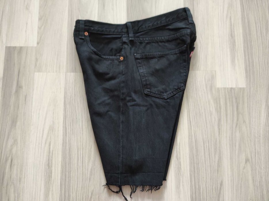 Чоловічі чорні шорти Levis W31