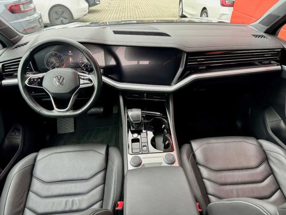 Volkswagen Touareg      2022