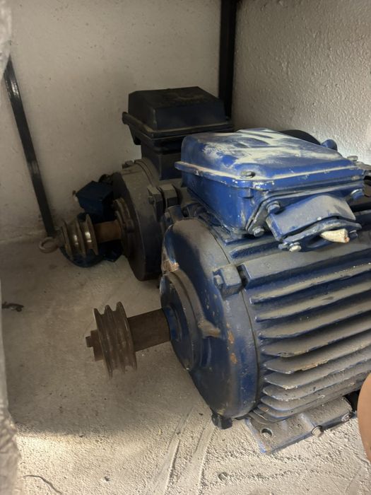 Продам Электродвигатель 15.квт 3000 об 3шт заводские есть и другие