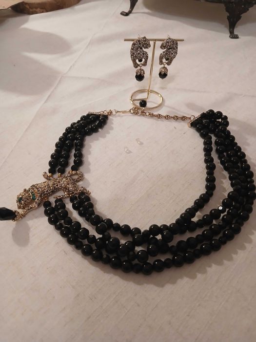 Brincos e colar com leopardo