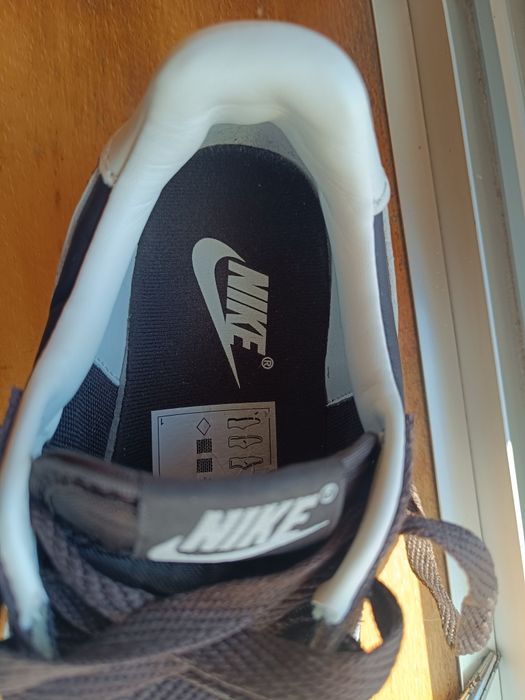 Sapatilha Nike castanha