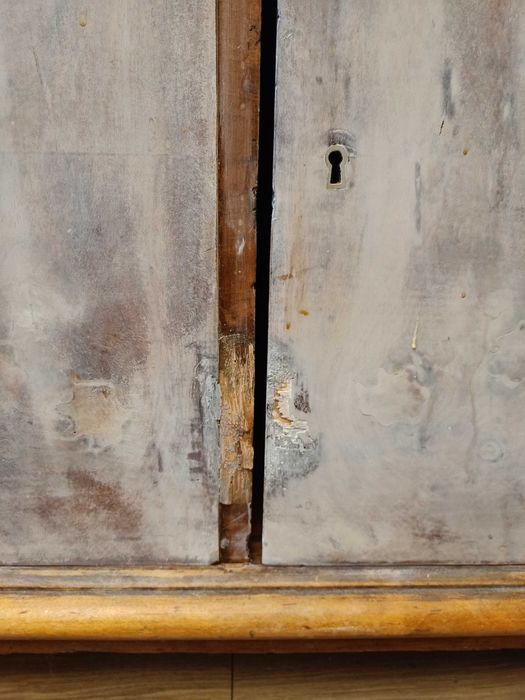 Dół od witryna art deco. Szafa. Antyk.