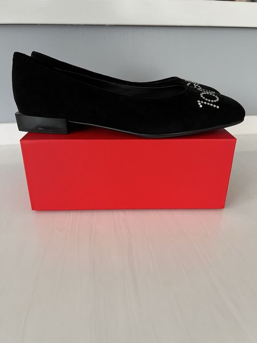 Нові замшеві туфлі