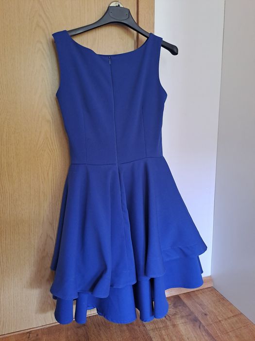 Piękna chabrowa sukienka