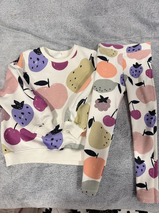 Костюмчики на дівчинку