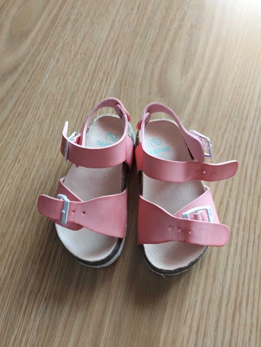Vários sapatos criança, com caixa (todos) 30€
