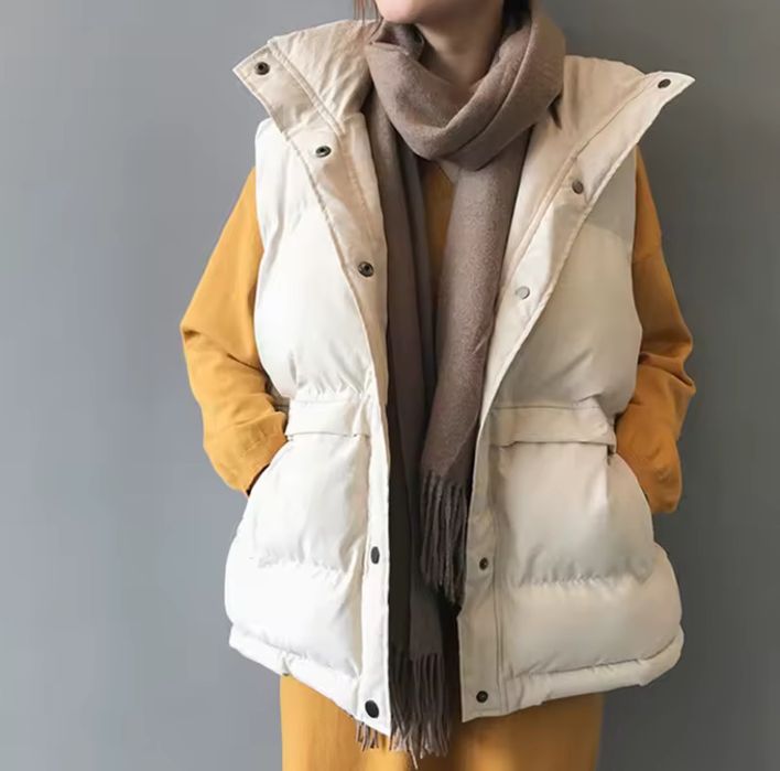 Стильна жіноча жилетка