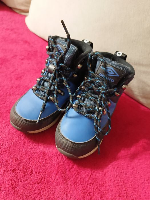 Buty jesienne Umbro chłopięce trzewiki 28