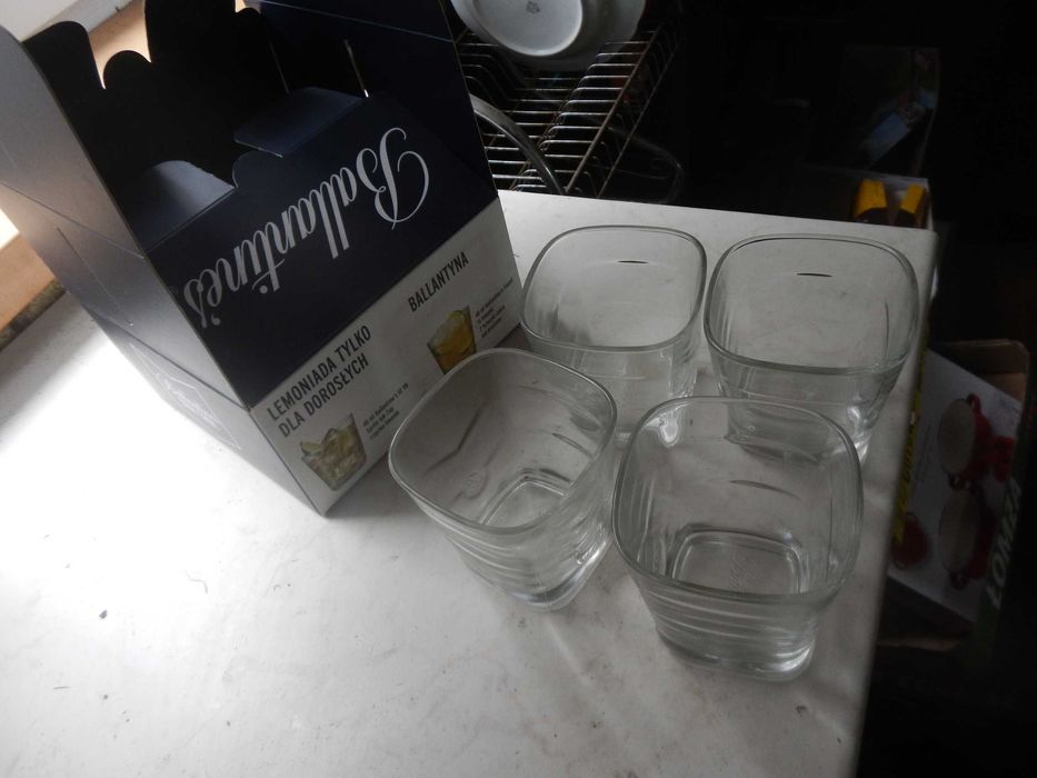 Wyprzedaż->Szklanki tłoczone Ballantines 40 ml -4 sztuki nowe