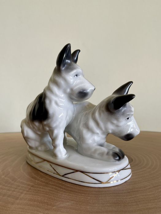 Figura Porcelana Electro-Cerâmica Candal Par de Cães em Biscuit