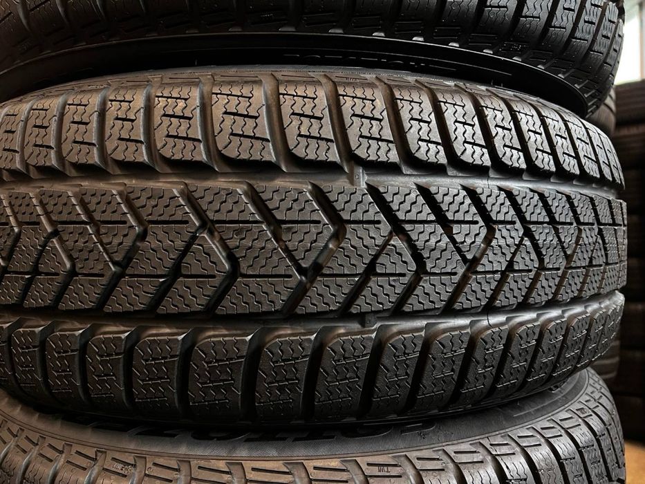 Шини Зимові 215х55хR18 PIRELLI Sottozero 3 / 4шт / 95+%Залишок / 2023р