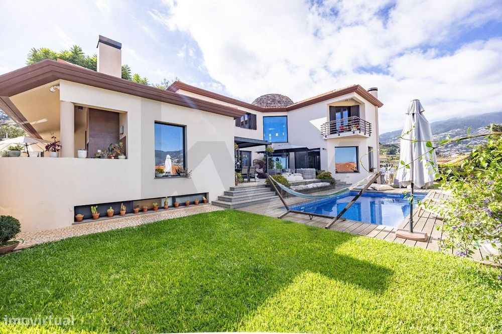 Moradia T5 com Piscina, Jardim e Garagem | São Martinho