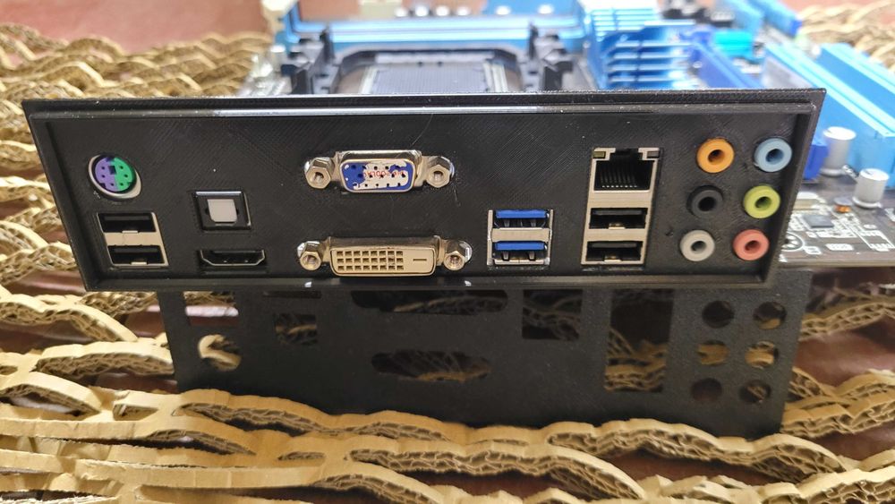 Материньська плата AM3 AM3+ під FX8350 8370 тощо ASUS M5A78L-M/USB3 4 слота під озу DDR3