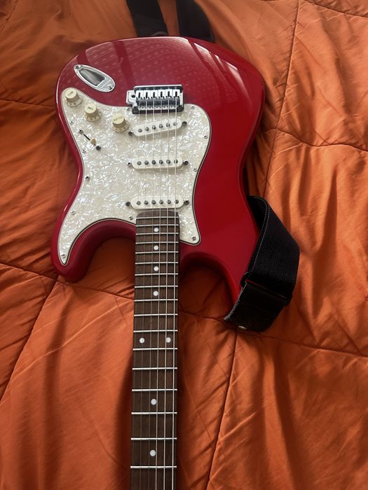 Guitarra Cort Stratocaster em perfeito estado maravilhosa