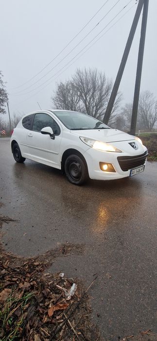 Продам пежо 207! 2012г.в