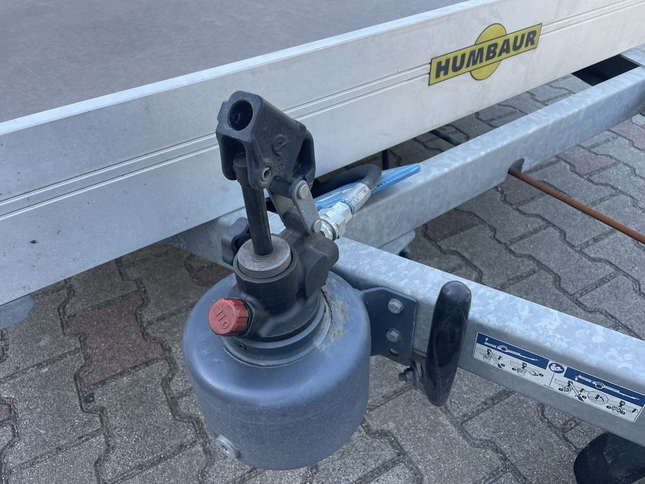 Przyczepa Humbaur do przewożenia motocykli, quadów lub małych samochodów typu Smart.
