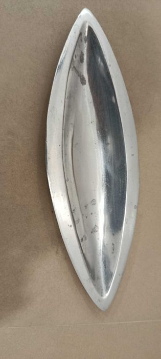 Elemento de decoração em metal